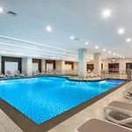 Orange County Hotel 5*